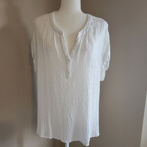 Jane and Delancey Textured White Blouse